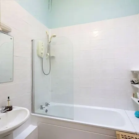 Traditional Scottish 2 Bed In Historic New Town Apartment *