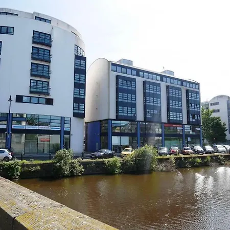 Fantastic 2 Bed With Superb Views On The Shore *