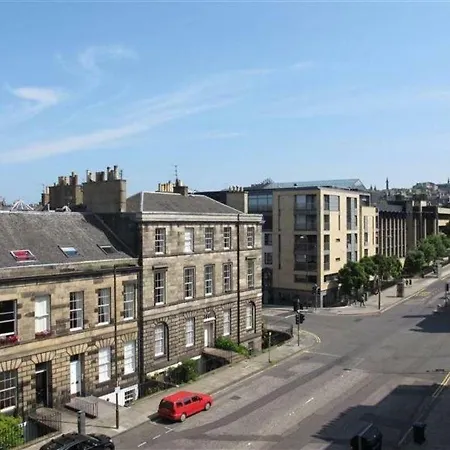 Beautifully Presented New Town Apt - Sleeps 4 Edimburgo