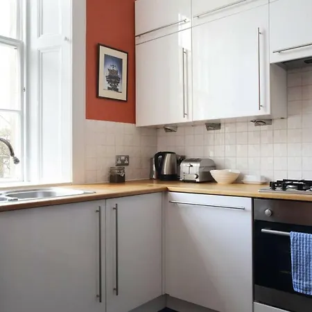 Beautifully Presented New Town Apt - Sleeps 4 Apartamento