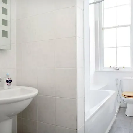 Beautifully Presented New Town Apt - Sleeps 4 Edimburgo