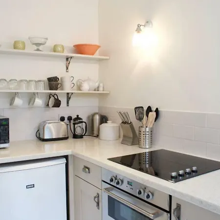 Beautiful 2 Bedroom City Centre Apartment Edinburgh
