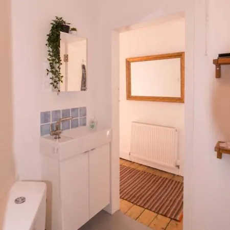 Comfortable In Leith Apartment *