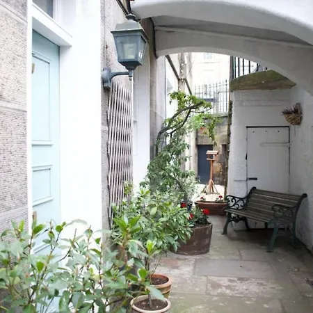 Beautiful 2 Bedroom City Centre * Edinburgh