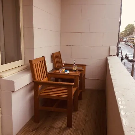 2 Bedroom Flat In Leafy Morningside Sleeps 4
