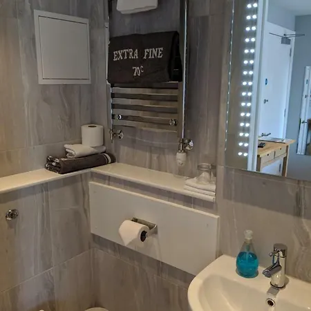 Falcon Crest 3* Edinburgh