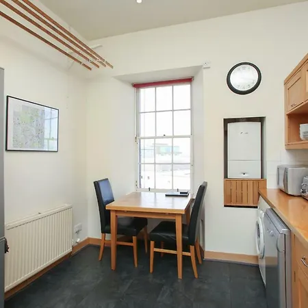 3 Bedroom Flat In City Centre Appartamento