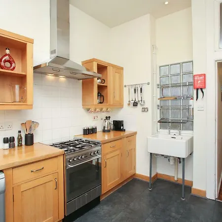 Appartamento 3 Bedroom Flat In City Centre Edimburgo