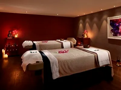 Radisson Blu Hotel, Centre 4*