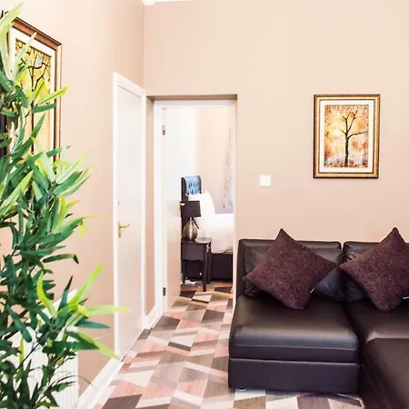 Montgomery - Crighton Apartment *