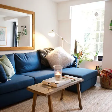 Central Garden Flat Sleeps 4 Perfect Location *
