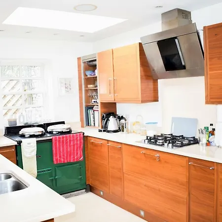 Spacious 2 Bedroom Inverleith With Garden Apartment *