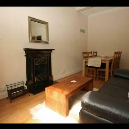 Central Waterfront Flat With Great Views * Edinburgh