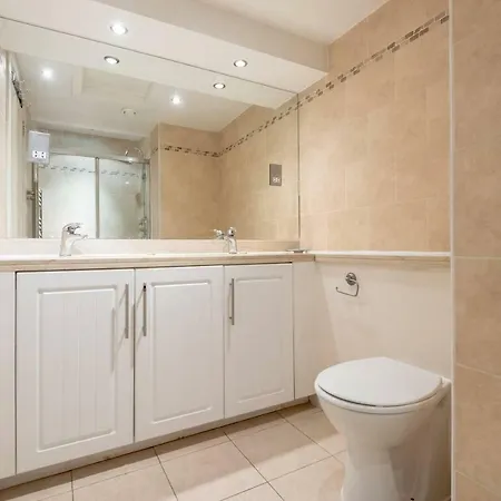 Cute 2-bedroom Apt With View Of The Castle Daire