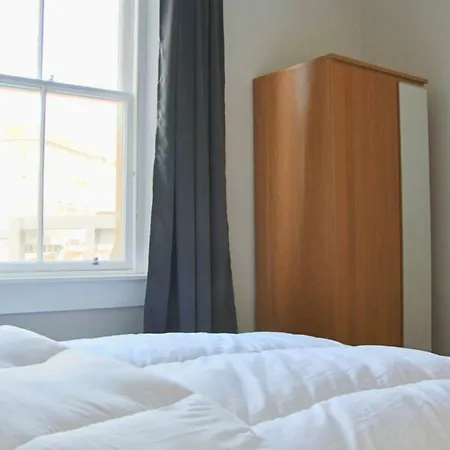 Newly Refurbished 2 Bedroom Flat In Canonmills Daire Edinburgh
