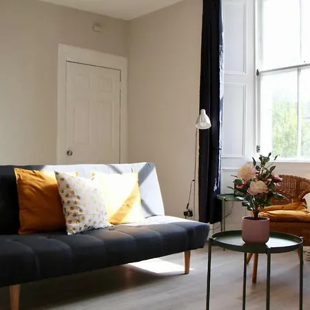 Newly Refurbished 2 Bedroom Flat In Canonmills * Edinburgh