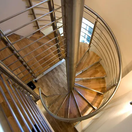 Unique New Town Mews House With Parking 公寓 *