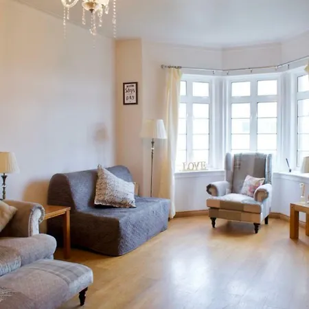 Apartment Bright 2 Bedroom Flat
