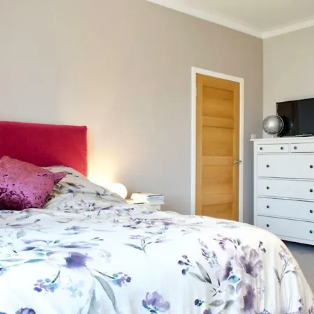 Apartment Bright 2 Bedroom Flat