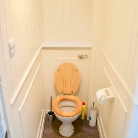 2 Bedroom Flat In Fountainbridge