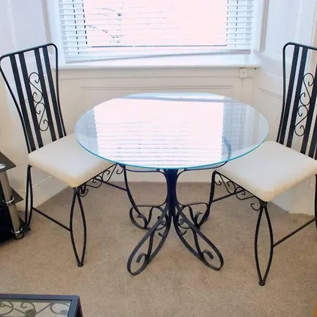 2 Bedroom Flat In Fountainbridge Appartement