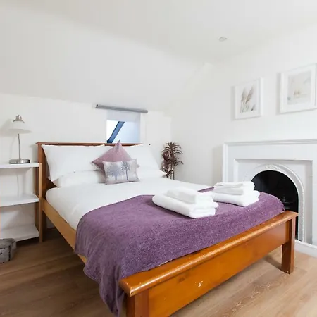 Spacious 4 Bedroom Near Meadows Daire Edinburgh