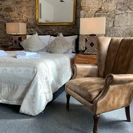 Royal Mile By The Castle Aparthotel