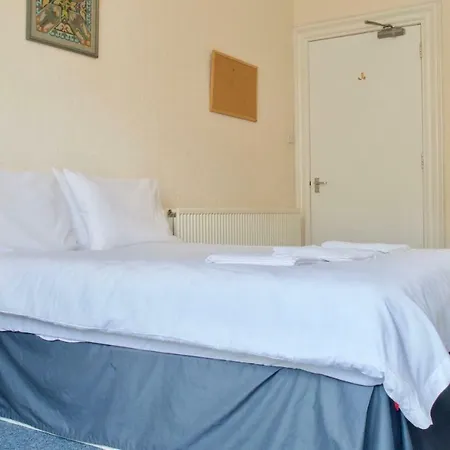 3 Bedroom City Flat In *