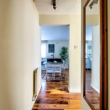 Perfect 1 Bedroom Flat In The Heart Of Daire *