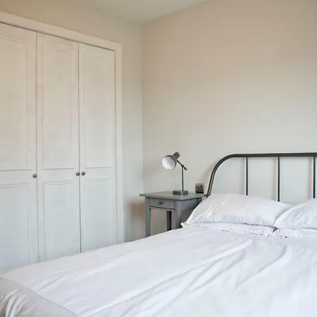 Large 2 Bedroom Flat In Leith With Free Parking * Édimbourg