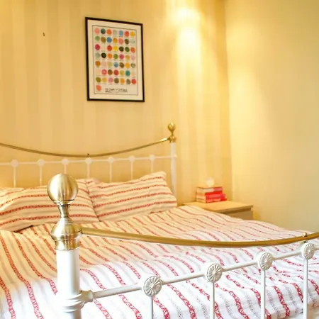 1 Bedroom Flat In New Town * Edinburgh