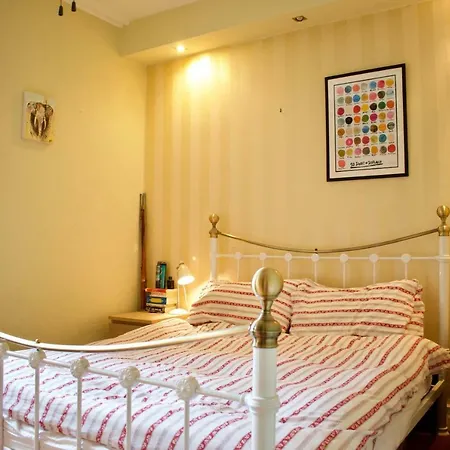 1 Bedroom Flat In New Town Apartment *