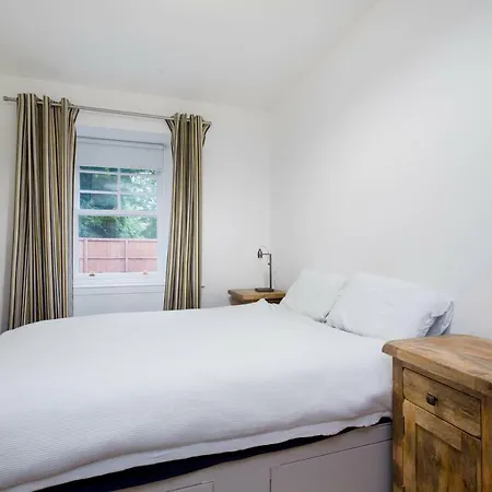 Trinity - With Private Garden And Parking