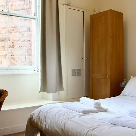 Central Marchmont 3 Bedroom Flat