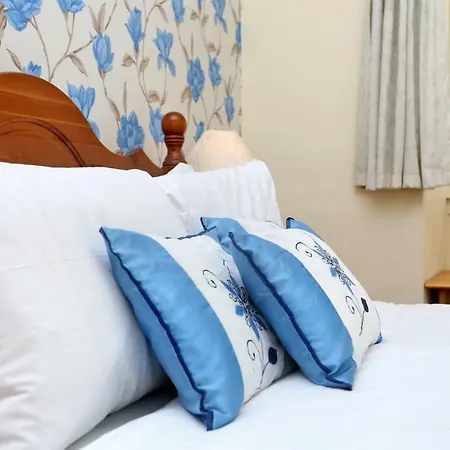 World's End - Historic 2 Bed On The Royal Mile, Sleeps 4