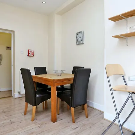 World's End - Historic 2 Bed On The Royal Mile, Sleeps 4 Édimbourg