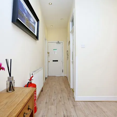 World's End - Historic 2 Bed On The Royal Mile, Sleeps 4 Édimbourg