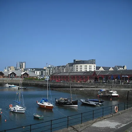 Waterfront Apartment Edinburgh