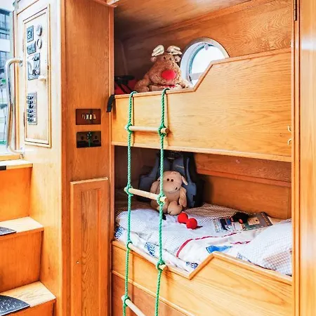 ספינת מלון - Houseboats 4*