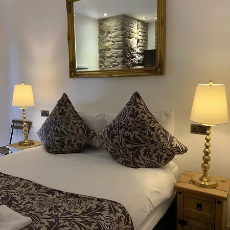 Royal Mile Balconies By The Castle