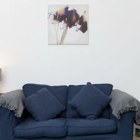 Comfortable 3 Bedroom Top Floor Flat In Old Town * אדינבורו