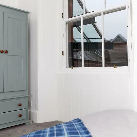 Comfortable 3 Bedroom Top Floor Flat In Old Town * אדינבורו