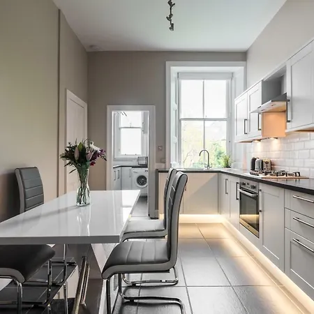 2br Arden Street By Guestready شقة