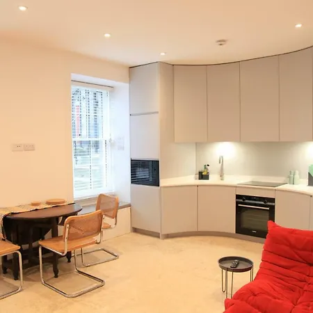 Stylish Just Off Broughton Street *