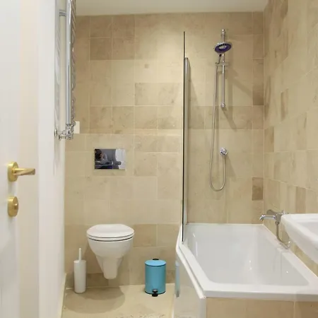 Stylish Just Off Broughton Street *