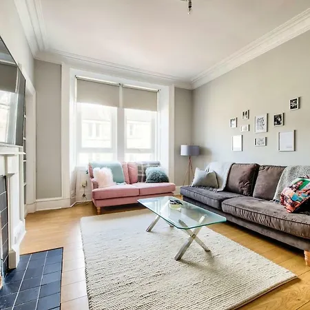 Elegant 2br By Guestready