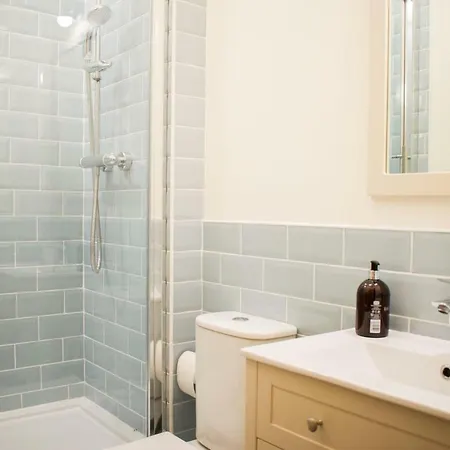 Bright And Spacious By Leith Walk
