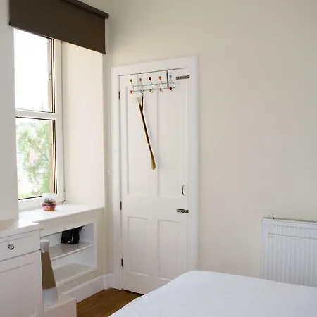 Bright And Spacious By Leith Walk * Edinburgh