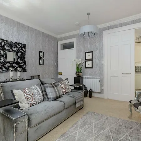 Lovely Heart Of The City 1-bedrm Apt On Thistle Street