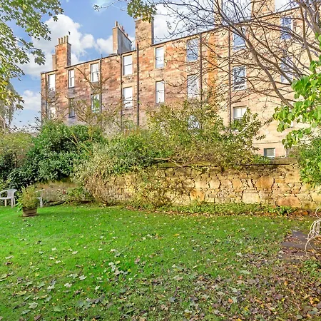 2 Bedroom Penthouse Sleeps 4 Apartment Edinburgh